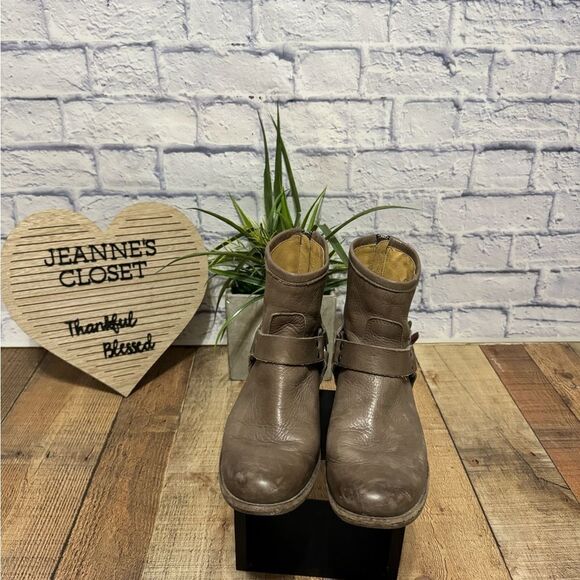 Frye Boots Women's 6.5 B Phillip Harness Short Leather Brown Classic Western - Picture 10 of 12